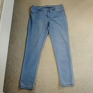 Light wash jeggings